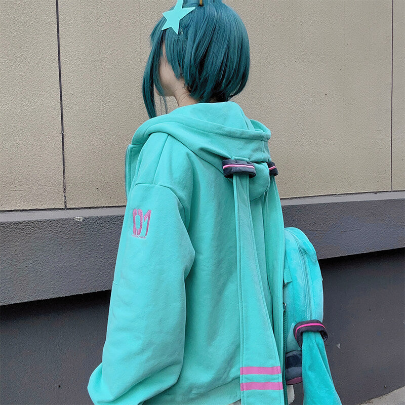 backside-display-of-turquoise-twintails-hat-coat-outdoors