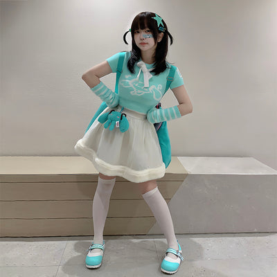japanese-fashion-girly-outfit-with-turquoise-hatsune-miku-clothing
