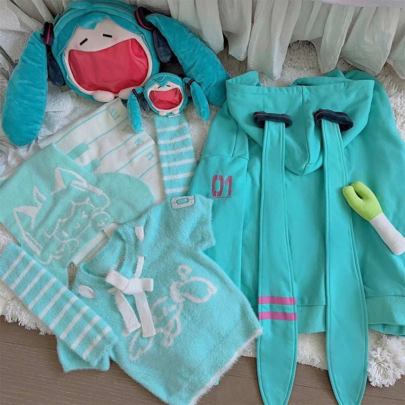 turquoise-hatsune-miku-clothing-and-backpack-accessories-collection