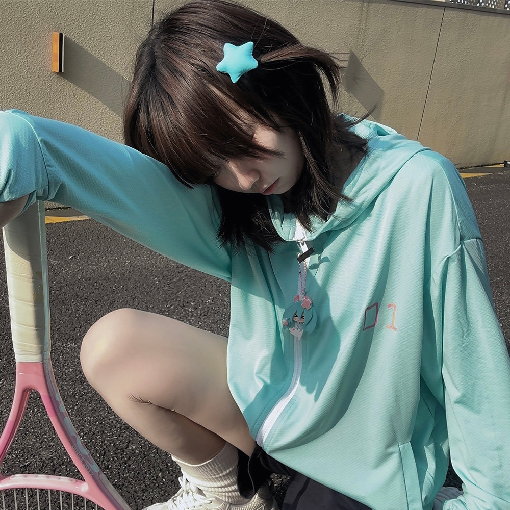 wearing-hatsune-miku-turquoise-sun-protection-zippered-hoodie-with-squatting-gesture