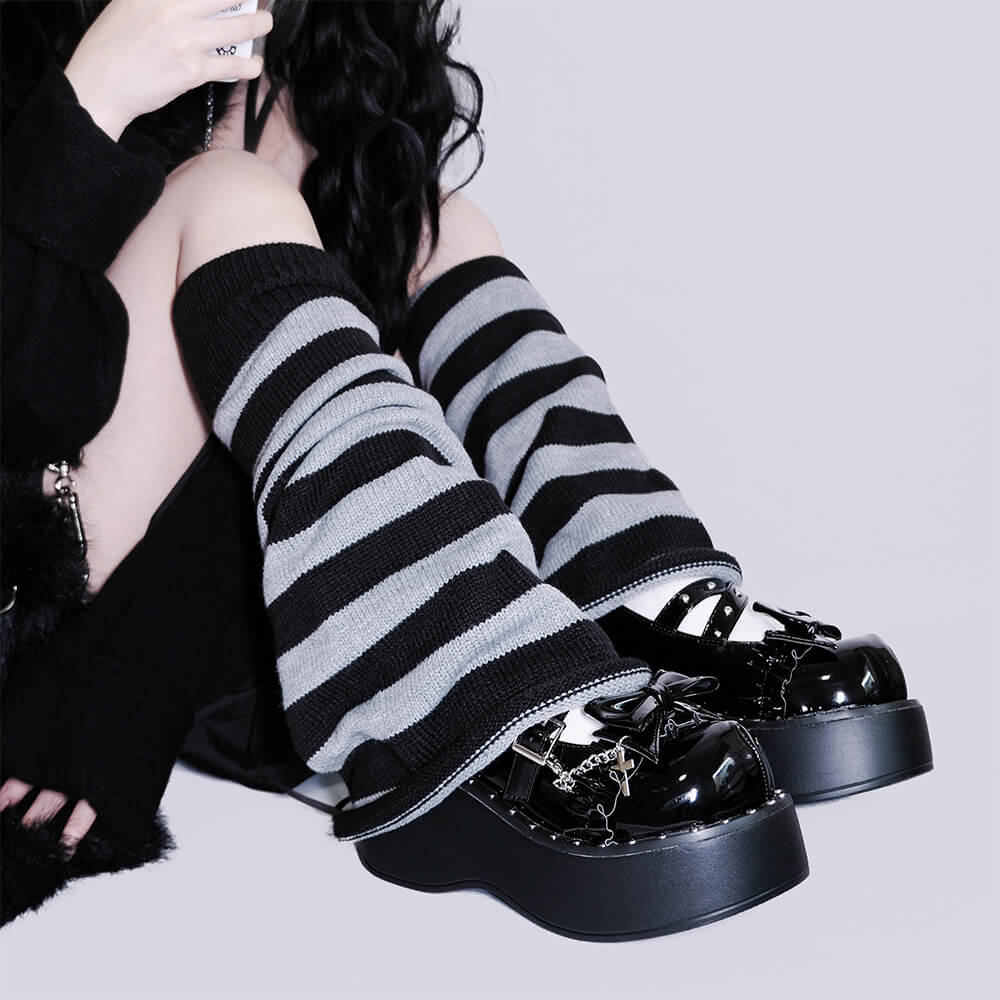 http://kawaiienvy.com/cdn/shop/products/y2k-flared-striped-knitted-loose-leg-warmer-socks-in-black-grey.jpg?v=1664335256