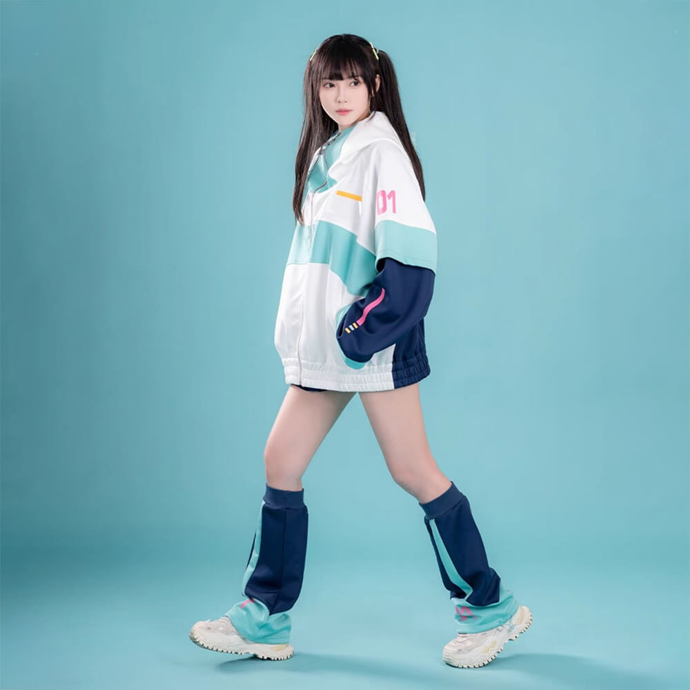 A-Girl-Wearing-Hatsune-Miku-Outfit-Walking