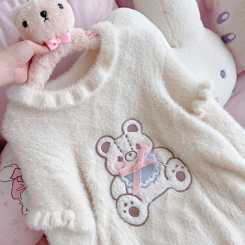 Comfy-Creamy-White-Knit-Pullover-With-Bear-Motif