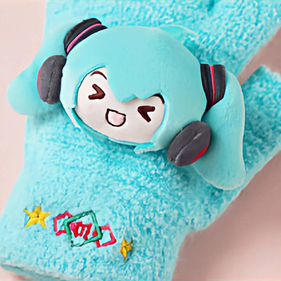 Hatsune-Miku-Doll-On-Mittens