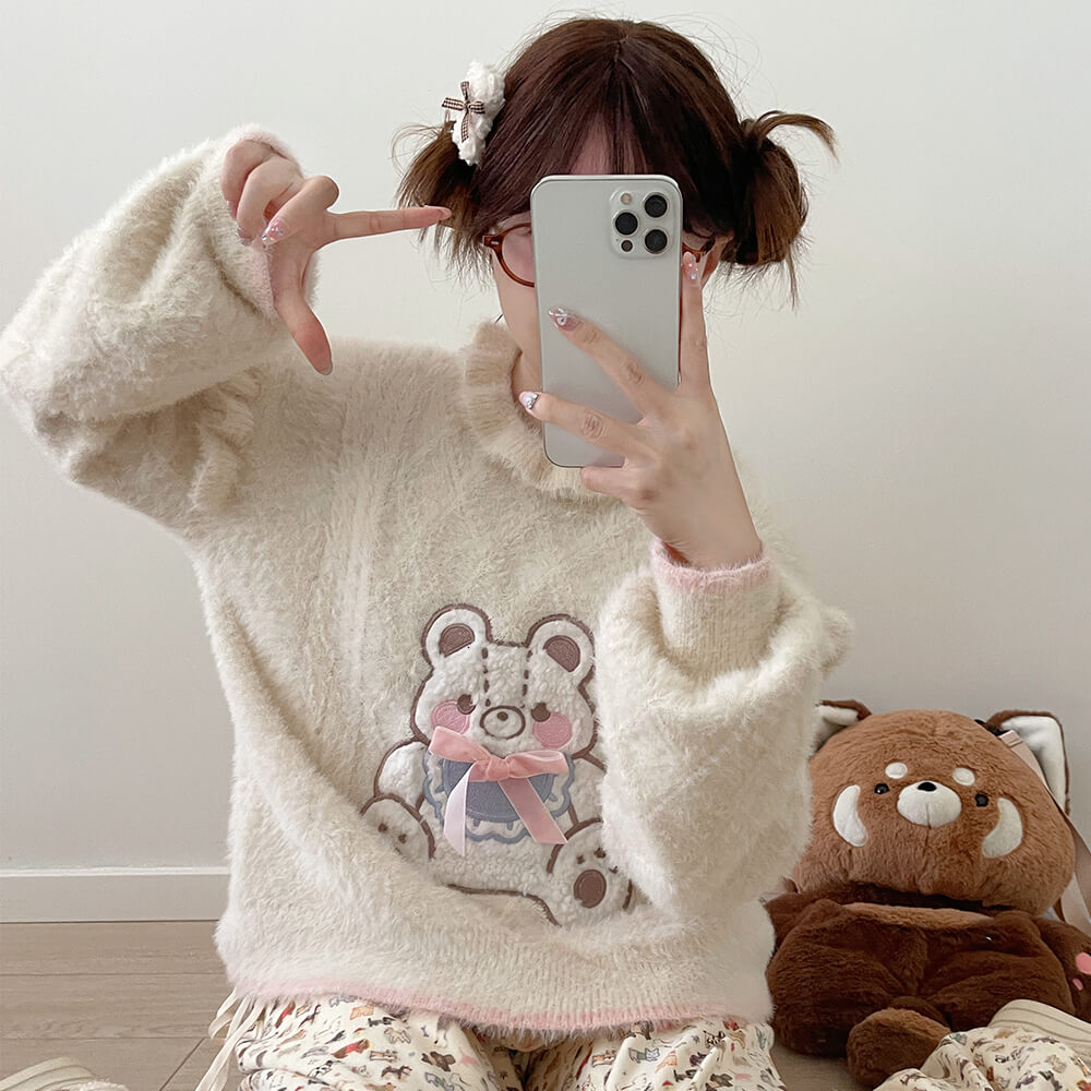 Sweet-Cozy-Fluffy-Teddy-Bear-Motif-Knit-Sweater