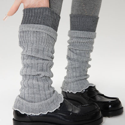 trendy-two-tone-knit-leg-warmers-for-warm-and-stylish-looks