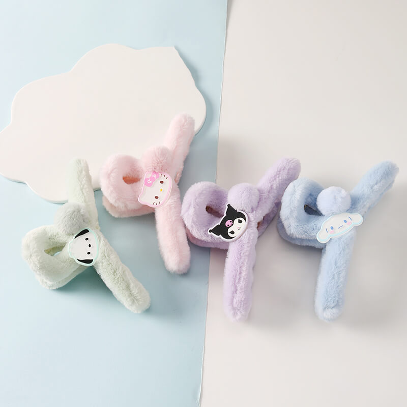 up-sight-display-of-the-sanrio-plush-claw-clips