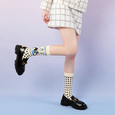 Diamond-Pattern-Cat-Socks-model-wearing
