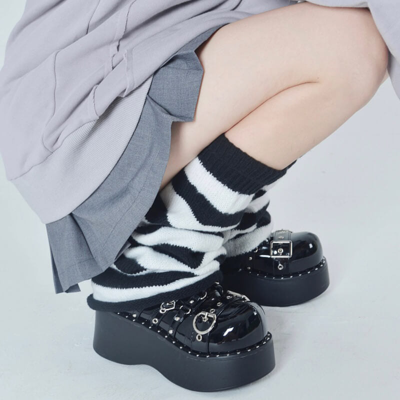 JK-flared-striped-knitted-leg-warmer-socks-in-black-white
