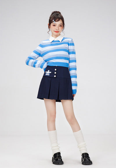 Kawaii-jersey-outfit-styled-with-blue-striped-knit-cropped-jumper