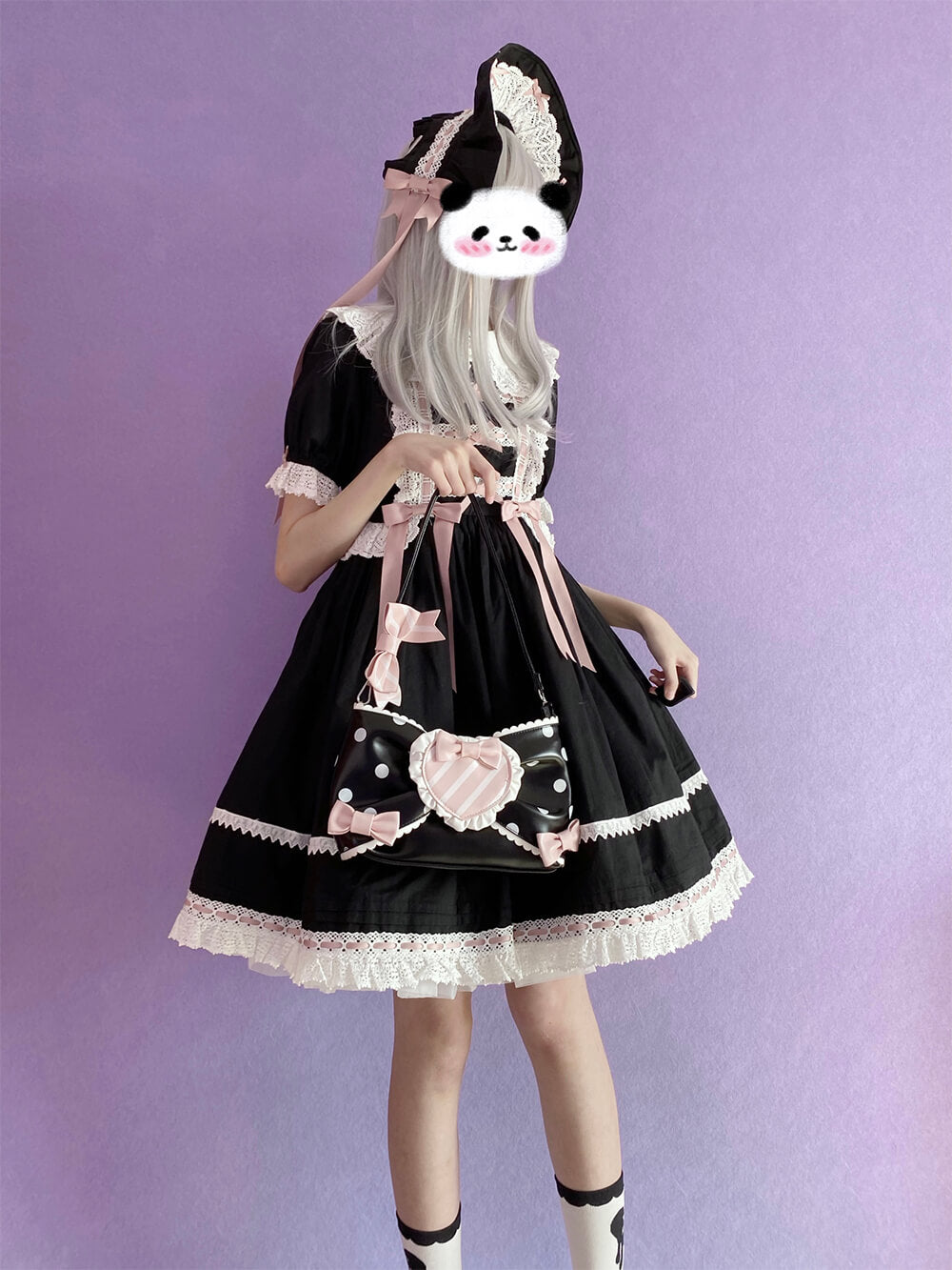 Lolita-Dots-Heart-Bow-Handbag-black-model-display