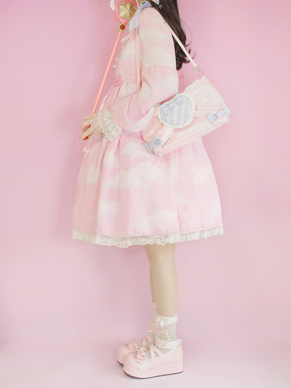 Lolita-Sweet-Dots-Heart-Bow-Shoulder-Bag-pink-model-show