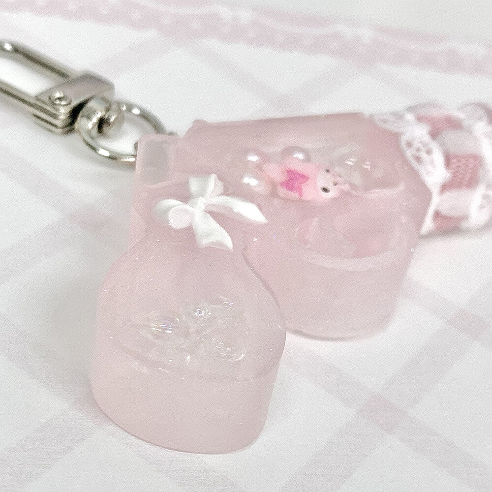 Pink-Lace-Gun-Resin-Shaker-Keychain-with-cute-beads-filling