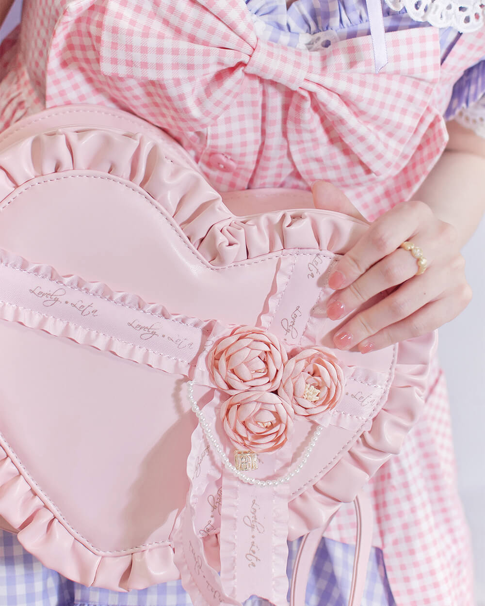 cage-heart-shaped-lolita-bag-pink-details