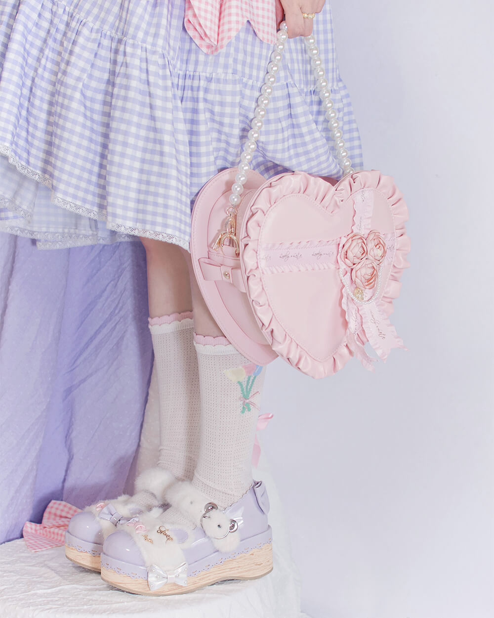 cage-heart-shaped-lolita-handbag-pink