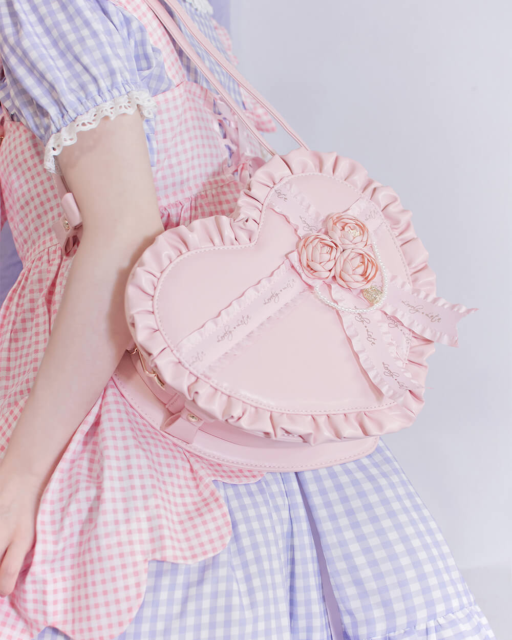 cage-heart-shaped-lolita-shoulder-bag-pink-model-display