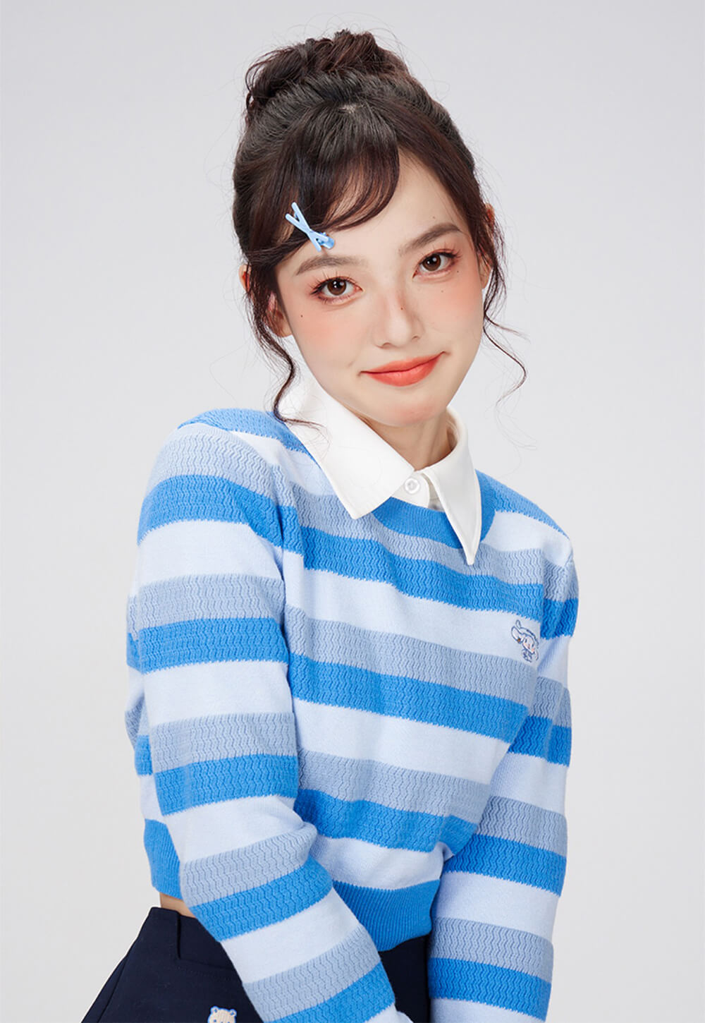 cinnamoroll-slim-fit-round-neck-blue-gradient-striped-crop-sweater