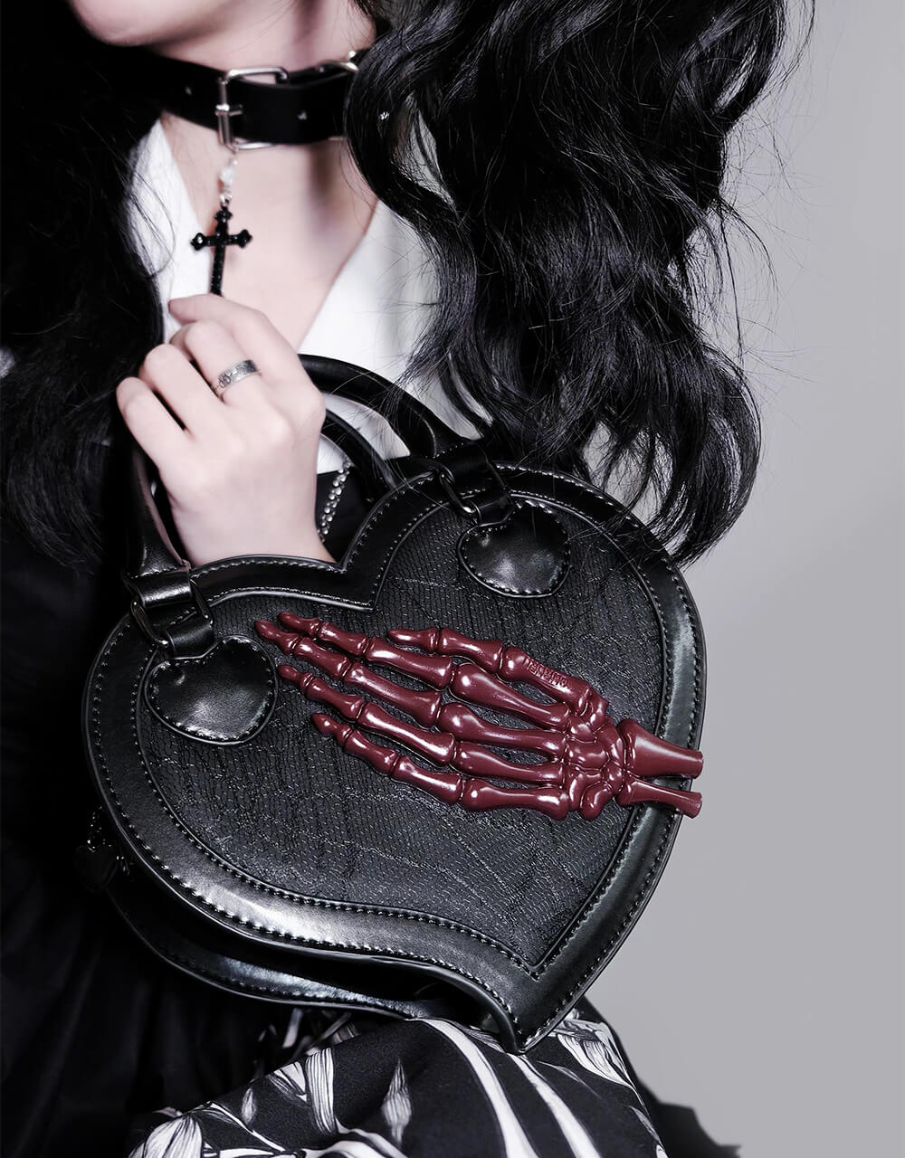 Twilight Invitation White Skeleton Claw Black Heart-Shaped Gothic Bag