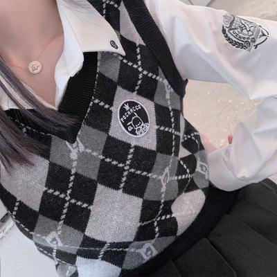 details-of-the-sanrio-authorized-pochacco-argyle-pattern-black-cable-knit-vest