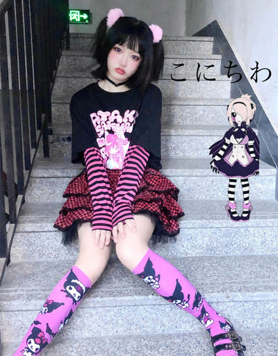 harajuku-outfit-styled-by-the-graphic-print-striped-sleeve-combo-tee-in-black-pink
