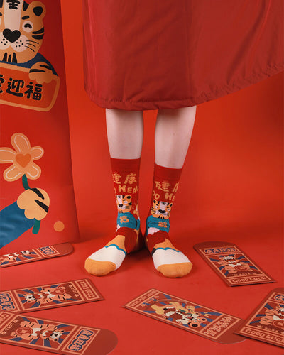 health-tiger-socks-model-show