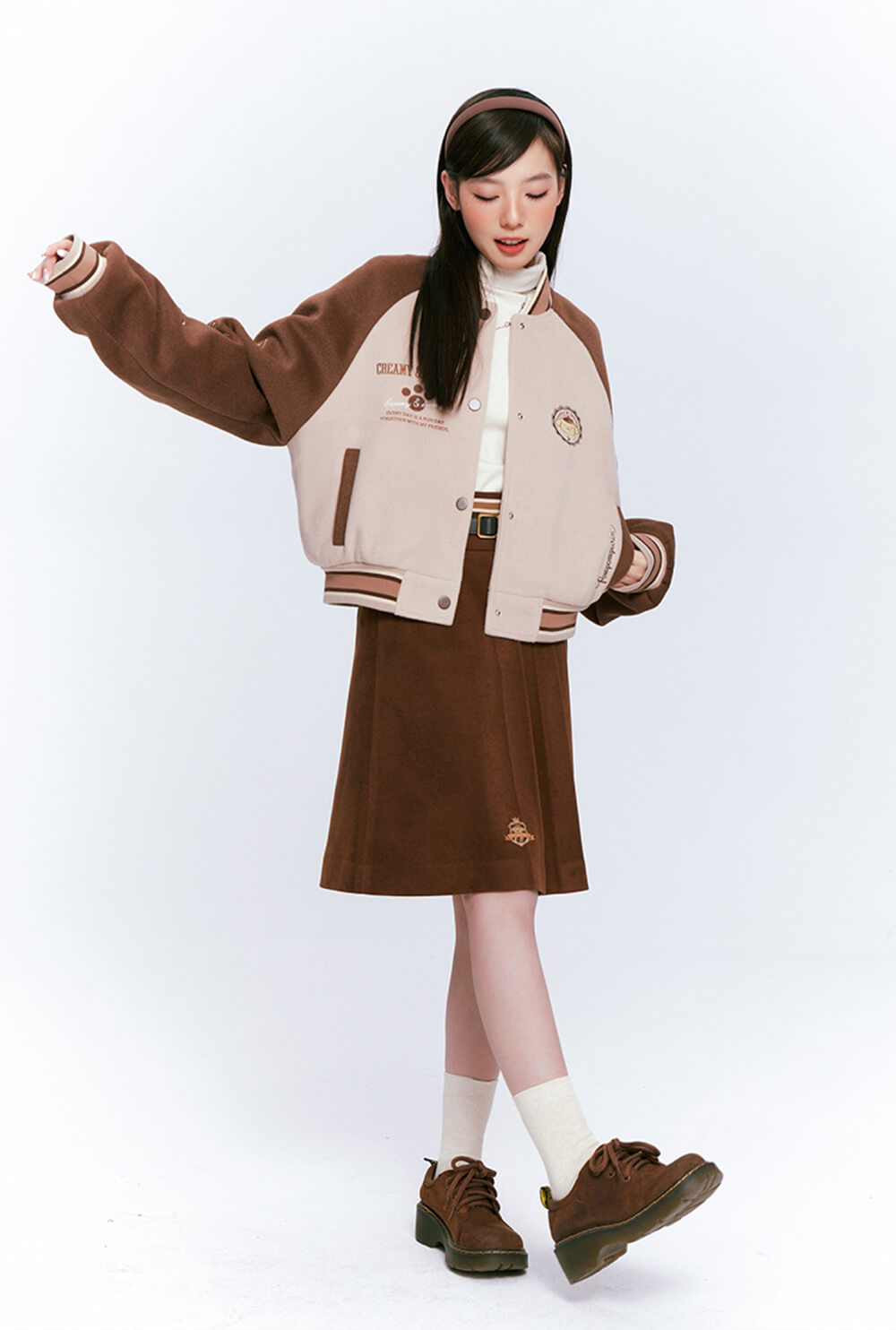 japanese-fashion-girl-pompompurin-brown-varsity-jacket-and-pleated-skirt