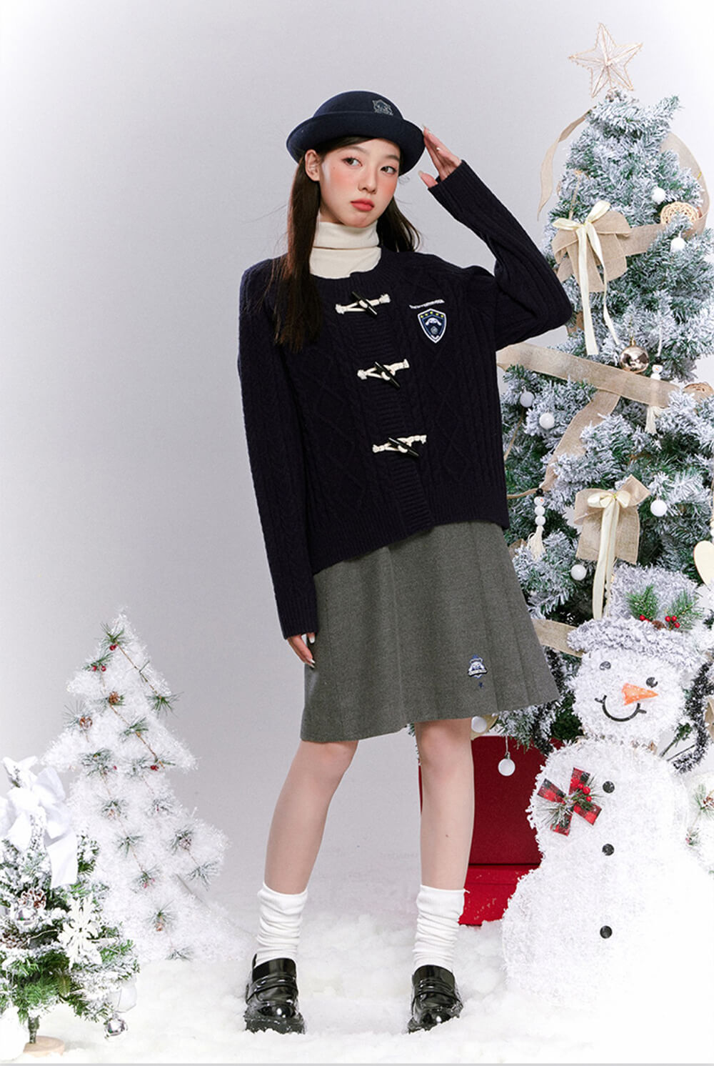 japanese-girl-jk-preppy-outfit-styled-by-cinnamoroll-cardigan-sweater-and-cinnamoroll-skirt-cinnamoroll-jk-bag