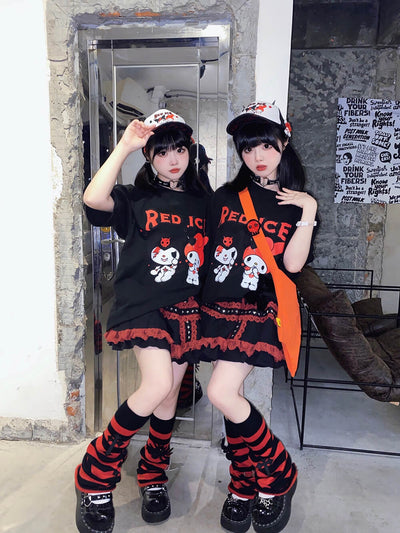 japanese-harajuku-look-wearing-black-red-color-blocking-striped-leg-warmers