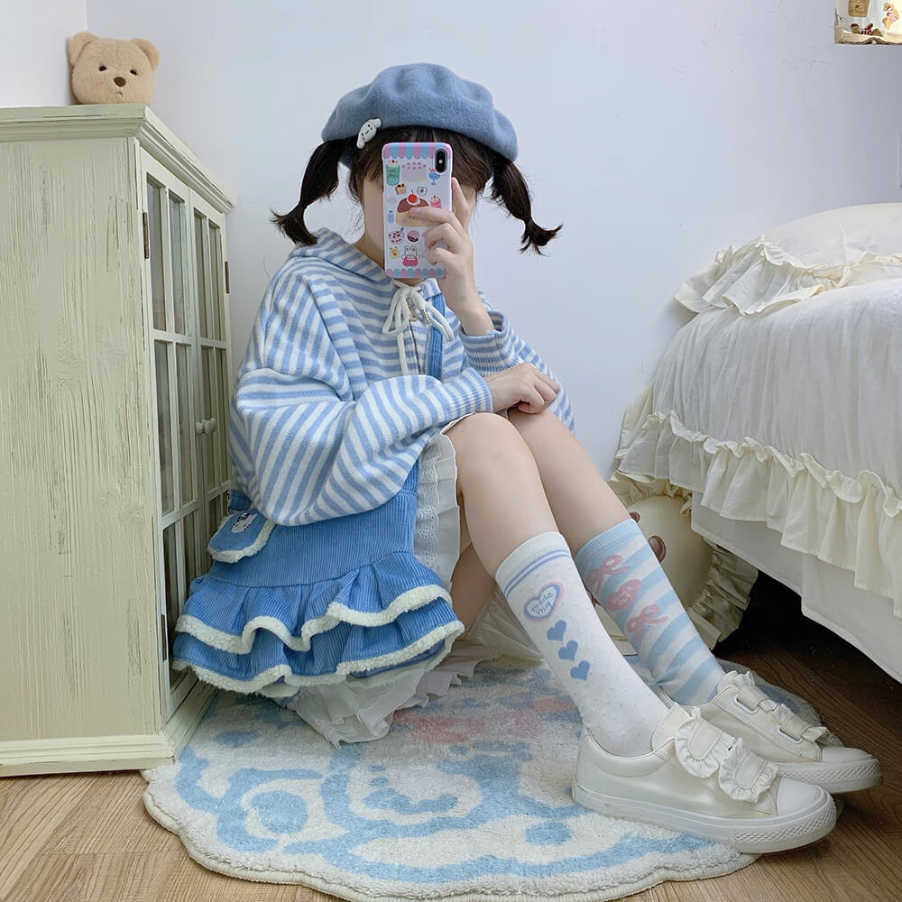 kawaii-cute-hello-kittys-mini-skirt-bag-outfit