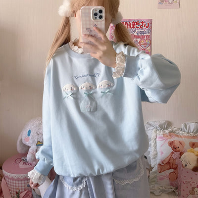 kawaii-girl-selfie-wearing-cinnamoroll-blue-lace-sweatshirt