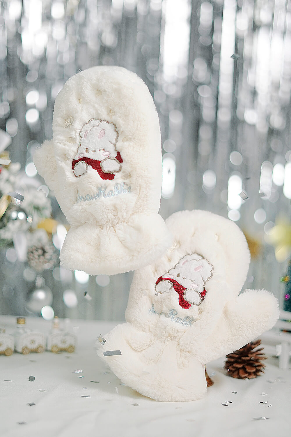 kawaii-rabbit-winter-furry-mittens-in-white