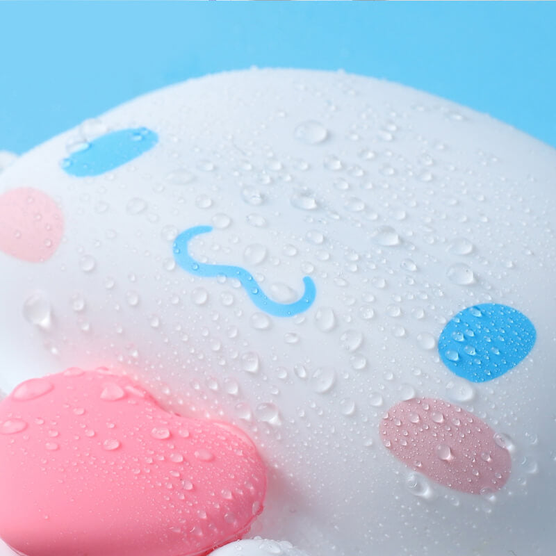 water-proof-feature-display-of-the-cinnamoroll-coin-purse